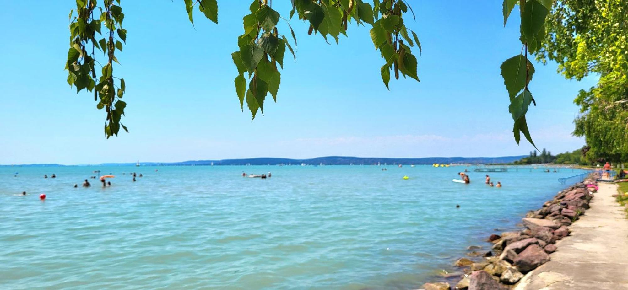 Fenyves Villa Balatonakarattya Exterior photo