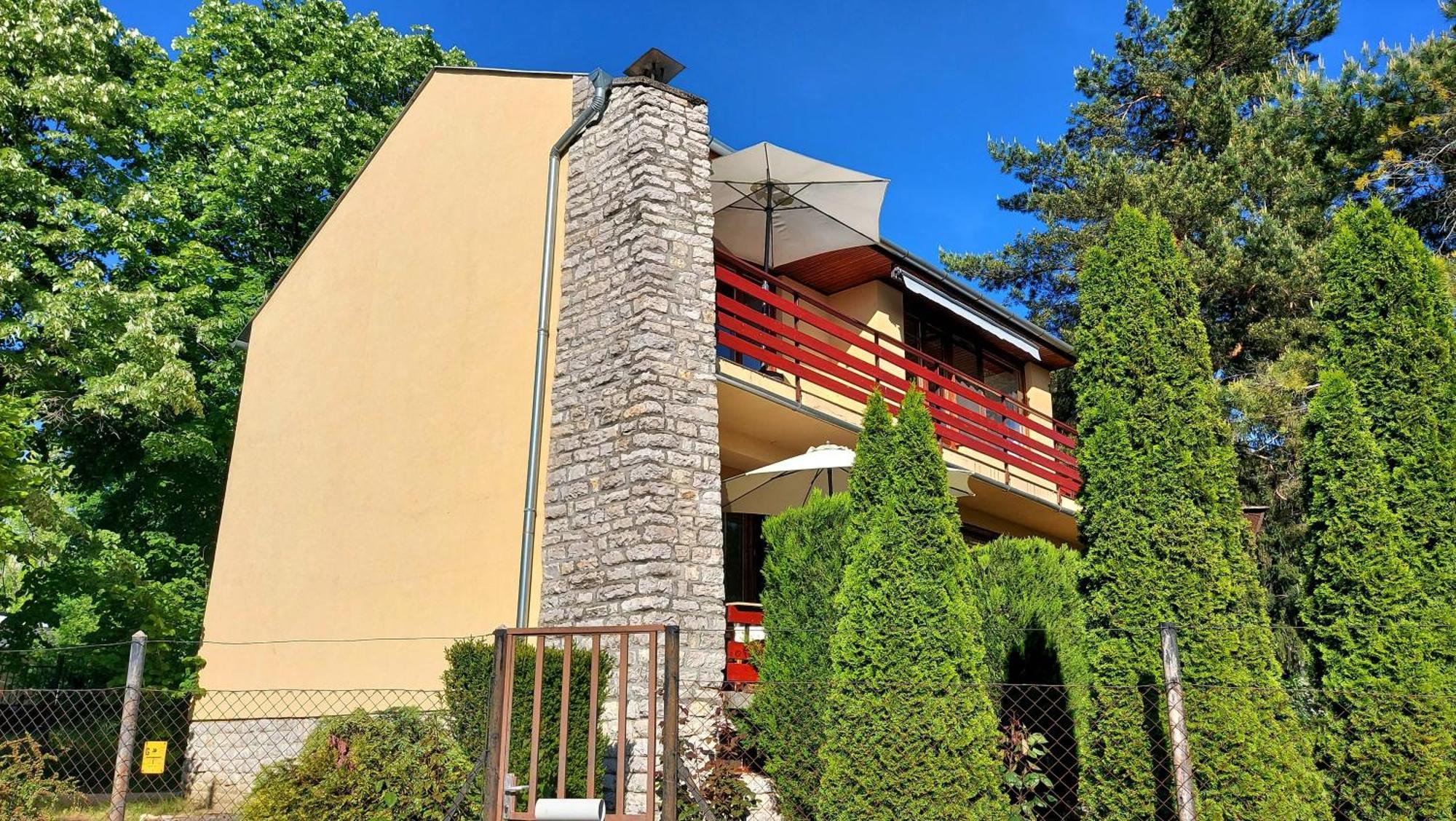 Fenyves Villa Balatonakarattya Exterior photo