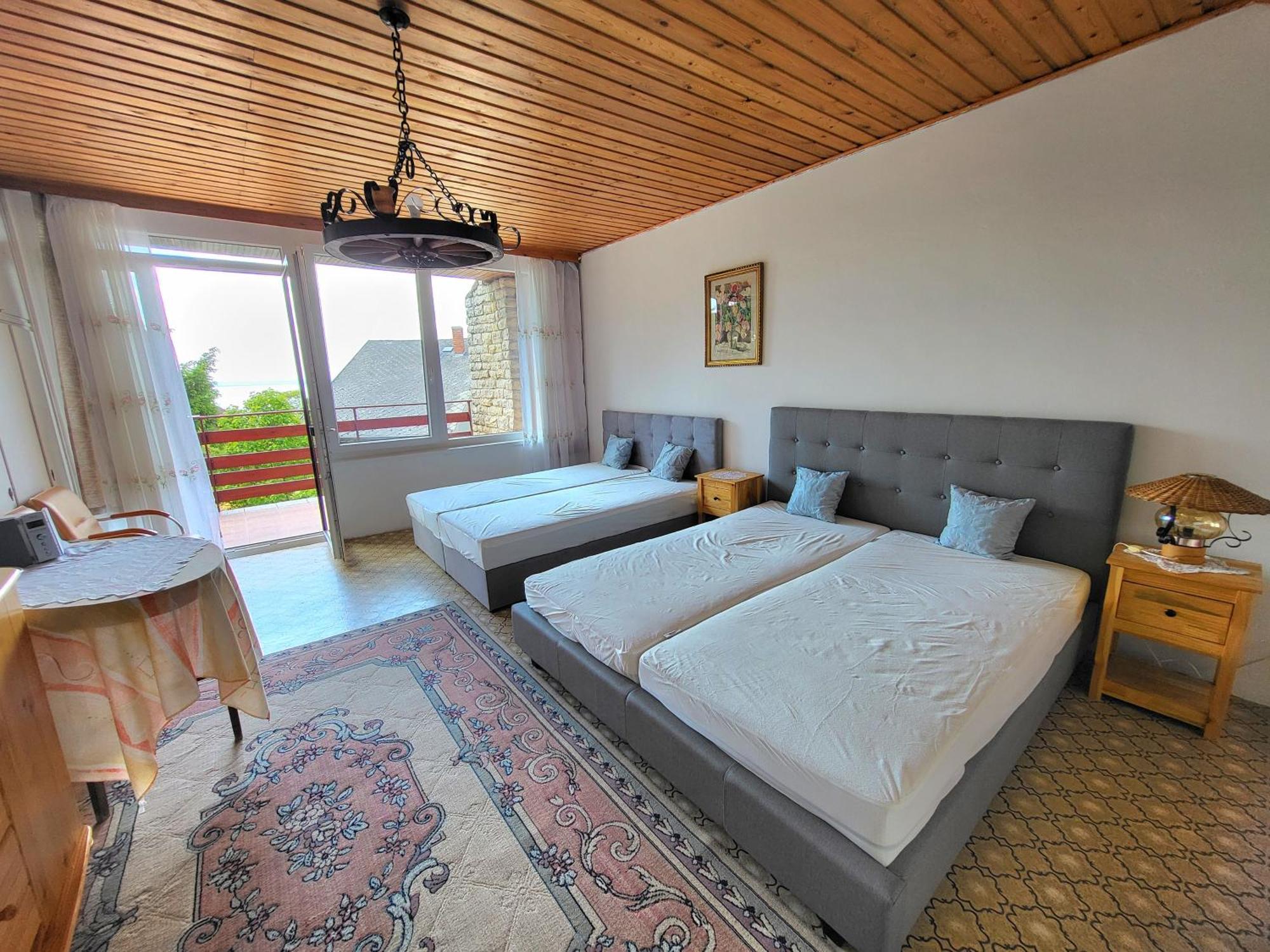 Fenyves Villa Balatonakarattya Exterior photo